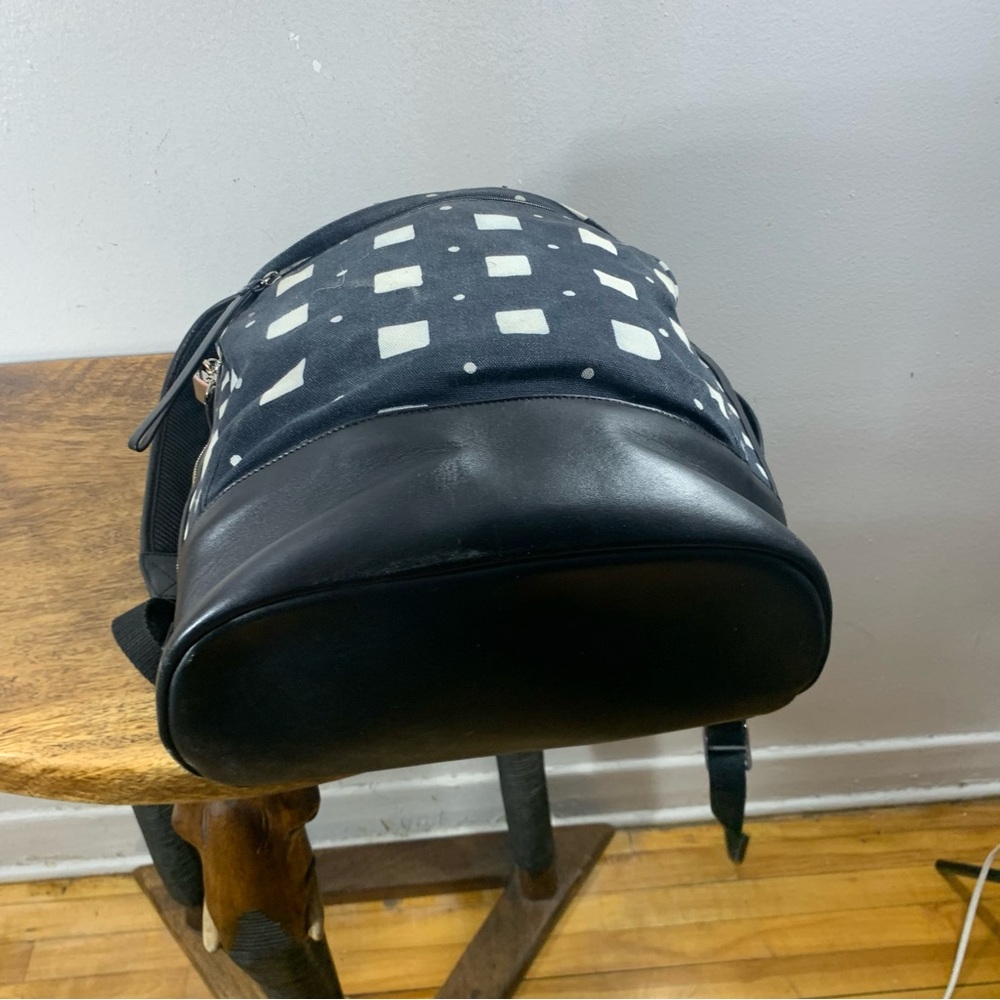Want les essentiels dé là vie unisex backpack - Picture 8 of 14